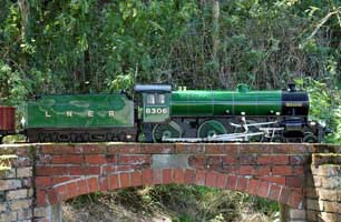 line-230-2-bongo-on-bridge-side-view-q4